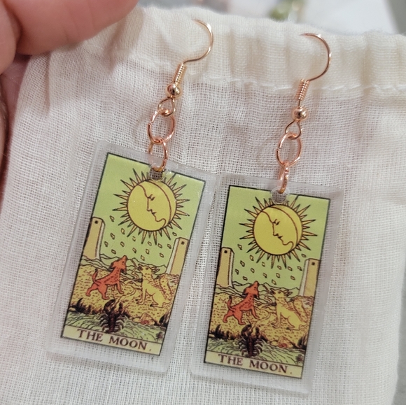 Tarot Card "The Moon" Rose-Gold Resin Earrings - Picture 1 of 4